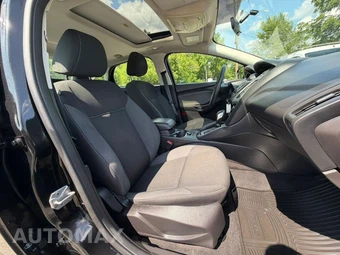 2014 Ford Focus SE Sedan – miniatura 15