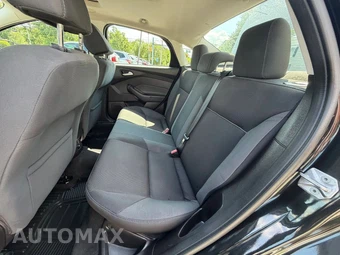 2014 Ford Focus SE Sedan – miniatura 16