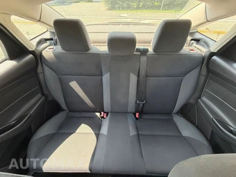 2014 Ford Focus SE Sedan – miniatura 17