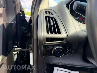 2014 Ford Focus SE Sedan – miniatura 19