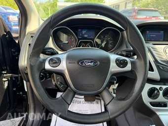 2014 Ford Focus SE Sedan – miniatura 20