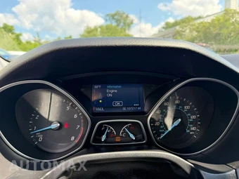 2014 Ford Focus SE Sedan – miniatura 21