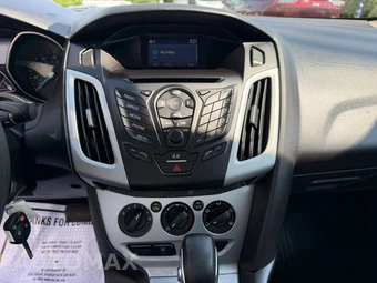 2014 Ford Focus SE Sedan – miniatura 22