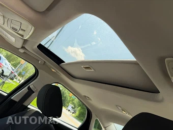 2014 Ford Focus SE Sedan – miniatura 25