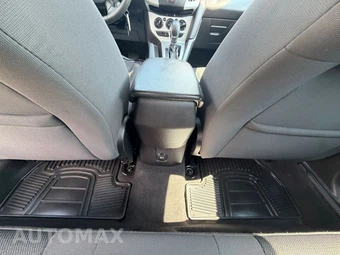 2014 Ford Focus SE Sedan – miniatura 27