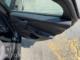 2014 Ford Focus SE Sedan – miniatura 33
