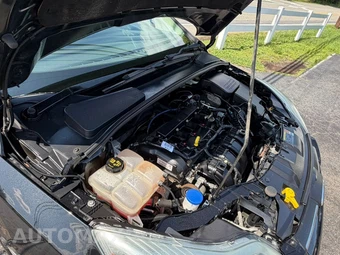 2014 Ford Focus SE Sedan – miniatura 34