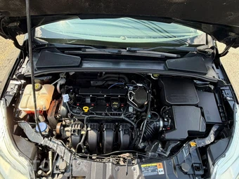 2014 Ford Focus SE Sedan – miniatura 35