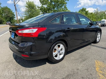 2014 Ford Focus SE Sedan – miniatura 6