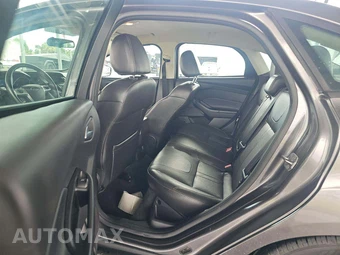 2014 Ford Focus SE Sedan - miniatura 10