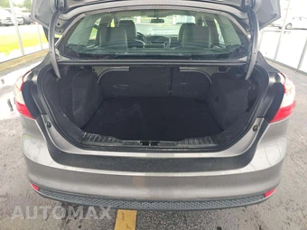 2014 Ford Focus SE Sedan - miniatura 11