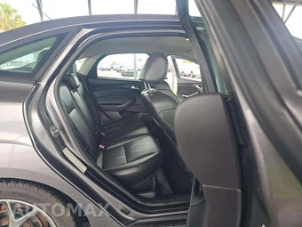 2014 Ford Focus SE Sedan - miniatura 13