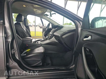 2014 Ford Focus SE Sedan - miniatura 15