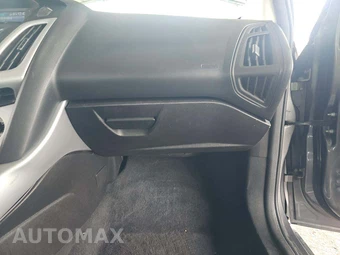 2014 Ford Focus SE Sedan - miniatura 16