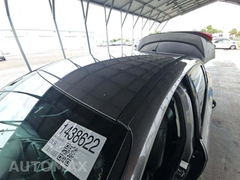 2014 Ford Focus SE Sedan - miniatura 9