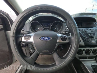 2014 Ford Focus SE Sedan – miniatura 10