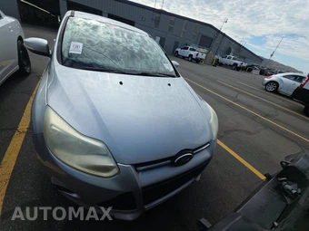 2014 Ford Focus SE Sedan – miniatura 2