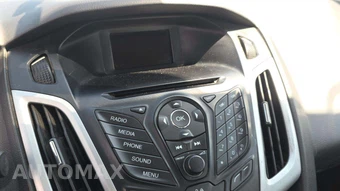 2014 Ford Focus SE Sedan – miniatura 27