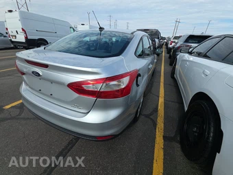 2014 Ford Focus SE Sedan – miniatura 4