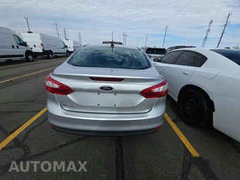 2014 Ford Focus SE Sedan – miniatura 5