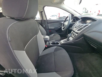 2014 Ford Focus SE Sedan – miniatura 8