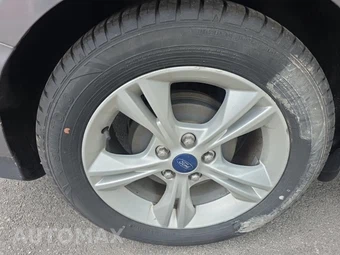 2014 Ford Focus SE Sedan – miniatura 10