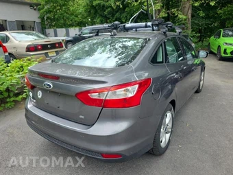 2014 Ford Focus SE Sedan – miniatura 4