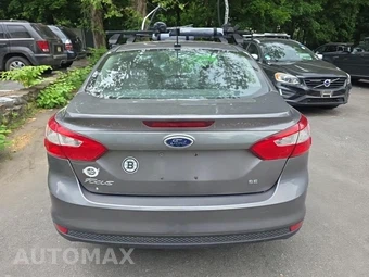 2014 Ford Focus SE Sedan – miniatura 5