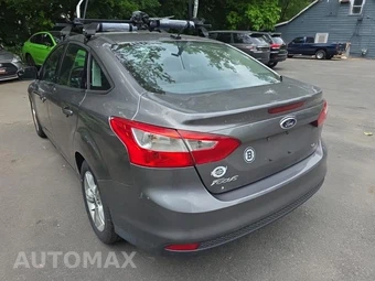 2014 Ford Focus SE Sedan – miniatura 6