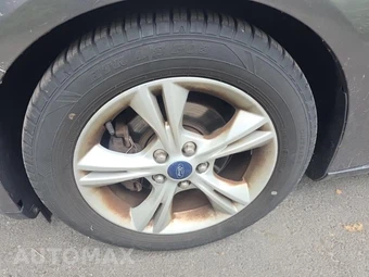 2014 Ford Focus SE Sedan – miniatura 8