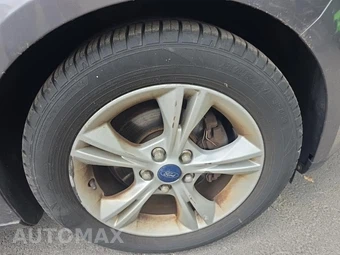2014 Ford Focus SE Sedan – miniatura 9