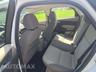2014 Ford Focus SE Sedan – miniatura 10