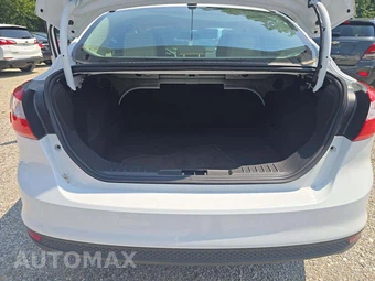 2014 Ford Focus SE Sedan – miniatura 11