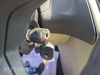 2014 Ford Focus SE Sedan – miniatura 5