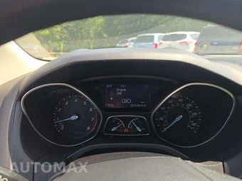 2014 Ford Focus SE Sedan – miniatura 6