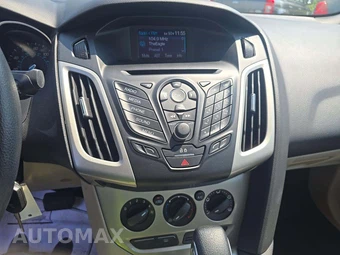 2014 Ford Focus SE Sedan – miniatura 7
