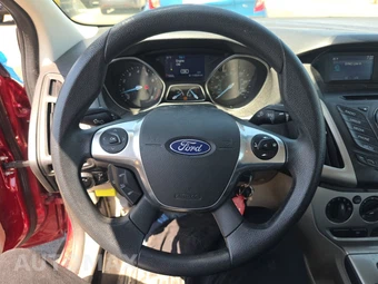 2014 Ford Focus SE Sedan – miniatura 10