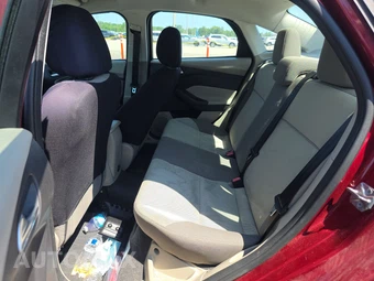 2014 Ford Focus SE Sedan – miniatura 13