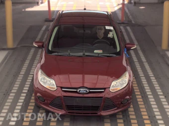 2014 Ford Focus SE Sedan – miniatura 2