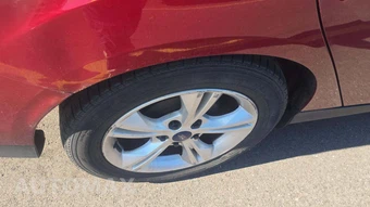 2014 Ford Focus SE Sedan – miniatura 21