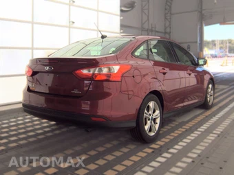 2014 Ford Focus SE Sedan – miniatura 4