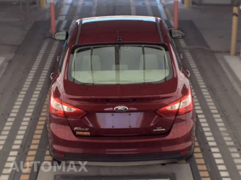 2014 Ford Focus SE Sedan – miniatura 5