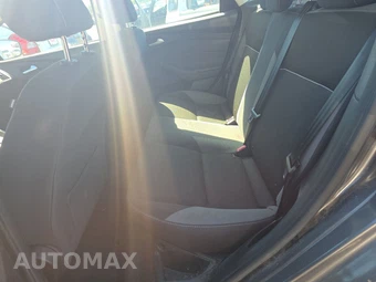 2014 Ford Focus SE Sedan - miniatura 13