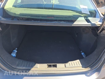 2014 Ford Focus SE Sedan - miniatura 16