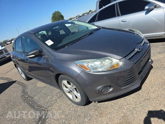 2014 Ford Focus SE Sedan - miniatura 3