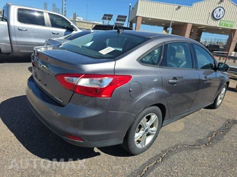 2014 Ford Focus SE Sedan - miniatura 4