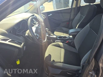 2014 Ford Focus SE Sedan - miniatura 7