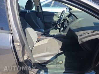 2014 Ford Focus SE Sedan - miniatura 8