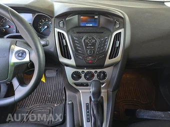 2014 Ford Focus SE Sedan – miniatura 11