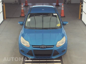 2014 Ford Focus SE Sedan – miniatura 2